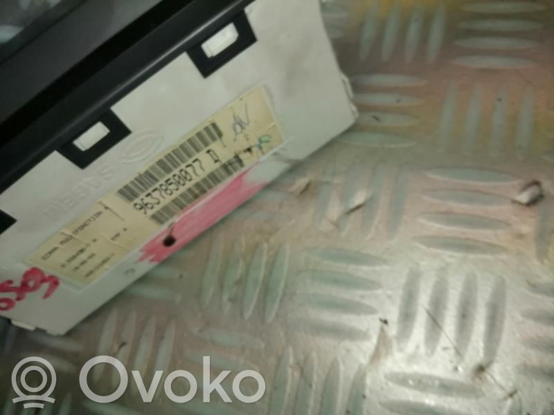 Peugeot 406 Screen/display/small screen 