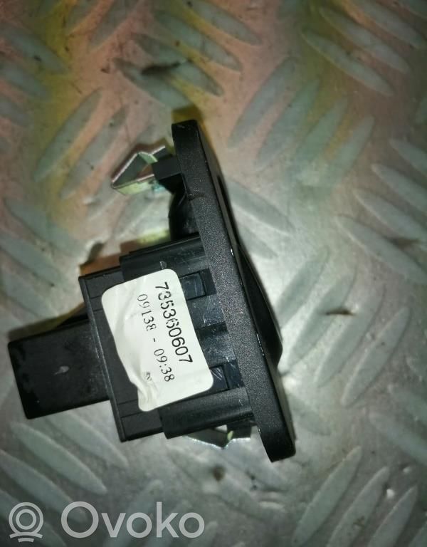 Lancia Ypsilon Electric window control switch 