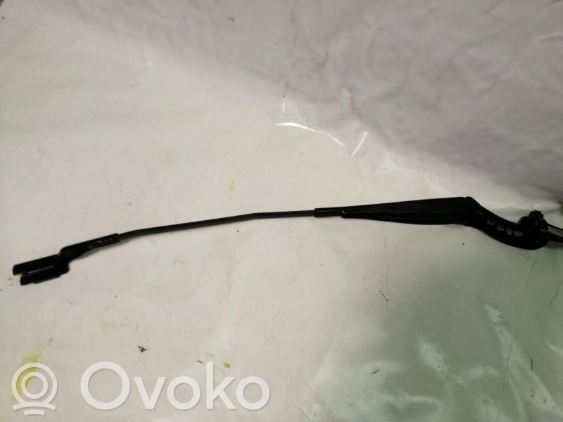 Front wiper blade arm