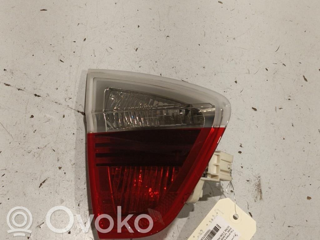 Aizmugurējais lukturis pārsegā   63216937459