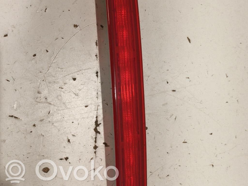 Kolmas/lisäjarruvalo   D65151580B