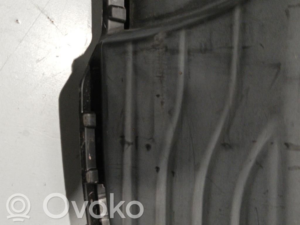 Renault Clio IV Moldura inferior del parachoques trasero 