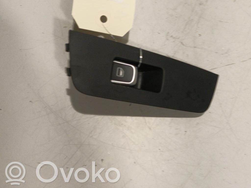 Electric window control switch   0000000
