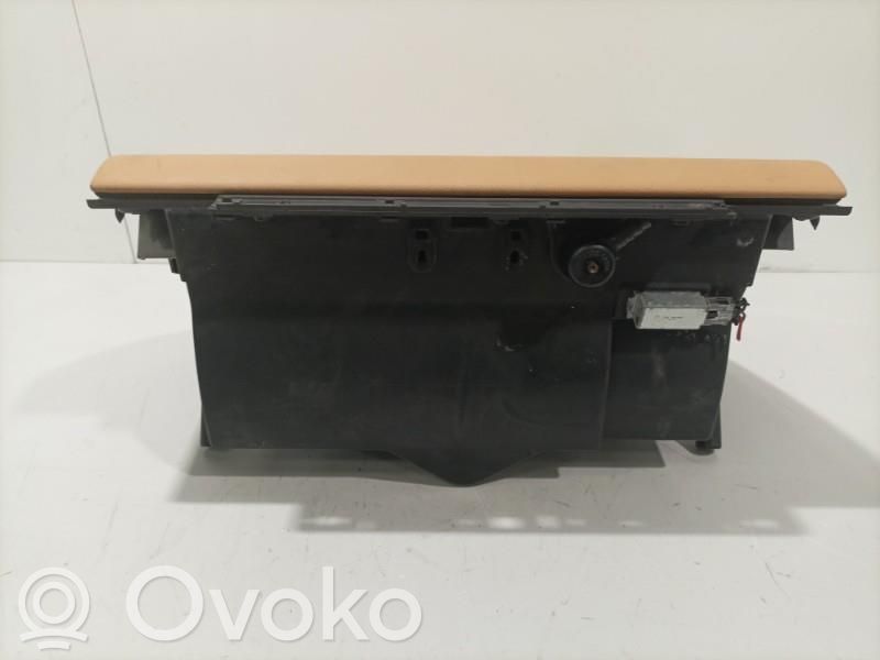 Schowek deski rozdzielczej / Komplet   95555211801A03