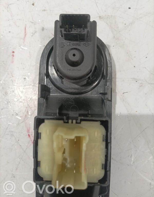 Renault Twingo III Electric window control switch 