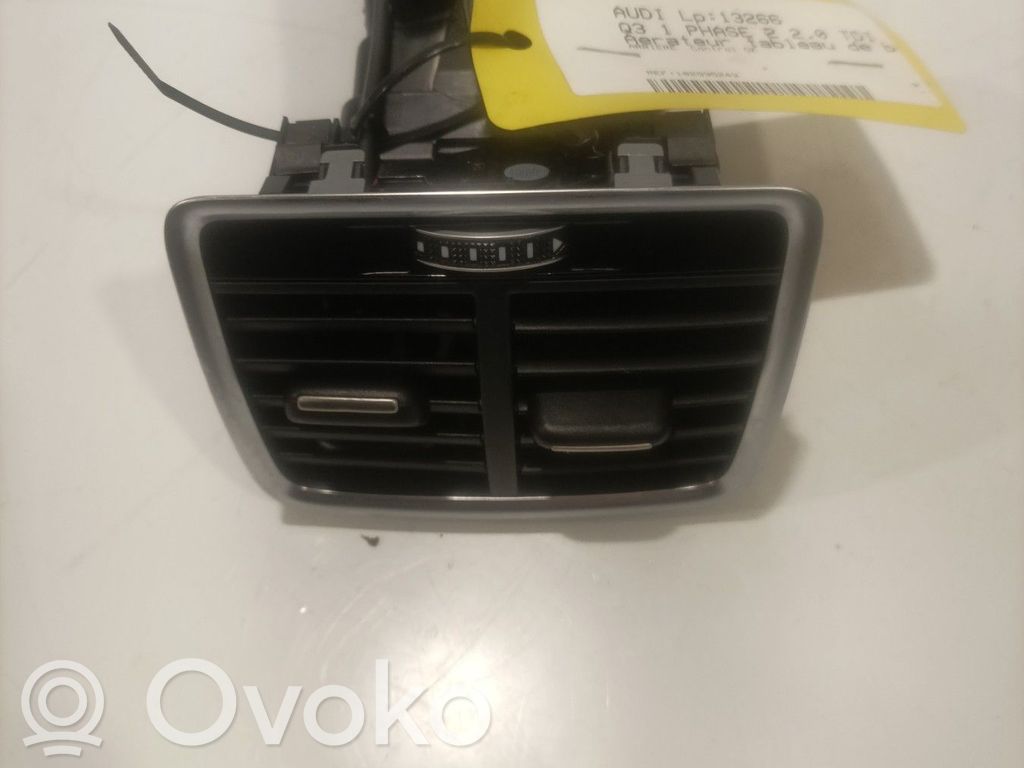 Audi Q3 8U Rejilla de ventilación central del panel 