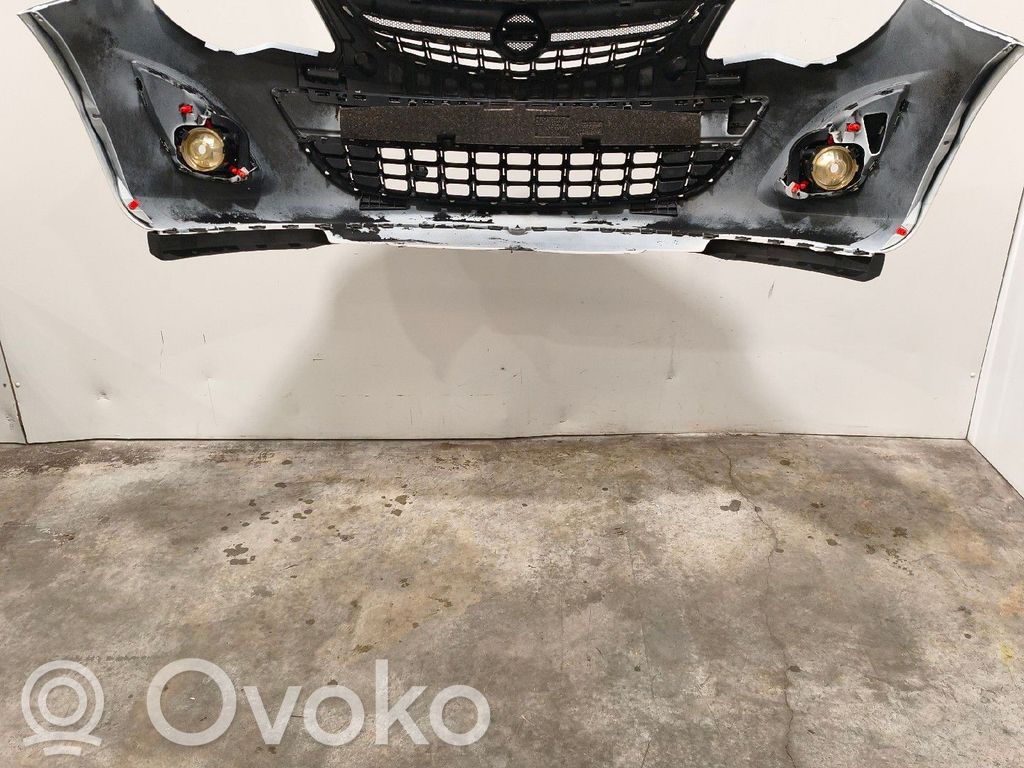 Opel Corsa D Parachoques delantero 