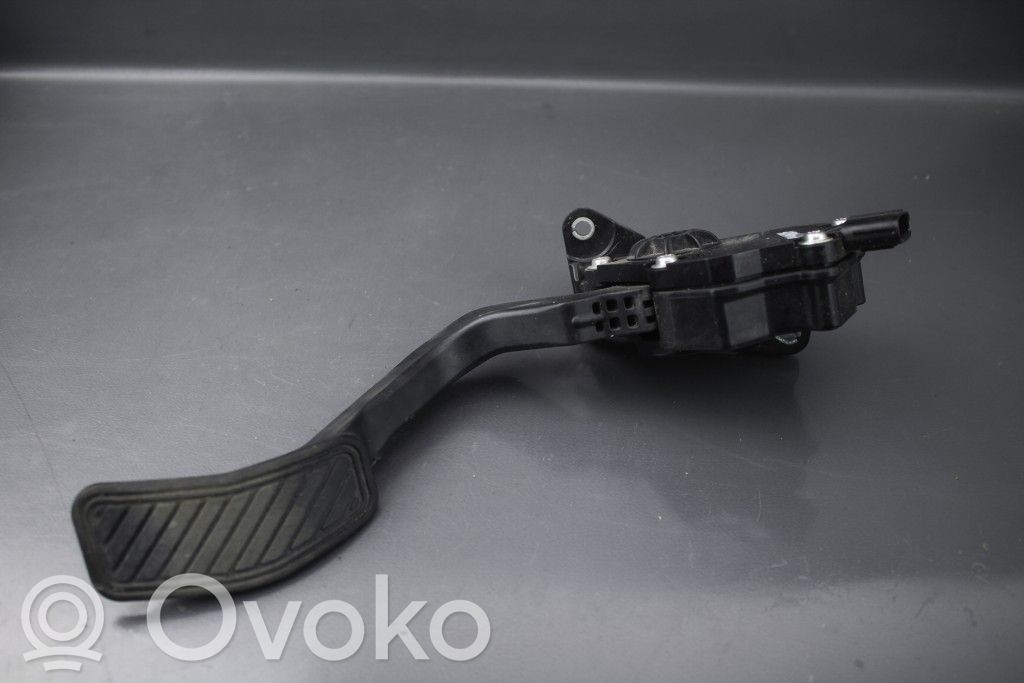 Accelerator throttle pedal   K42387400