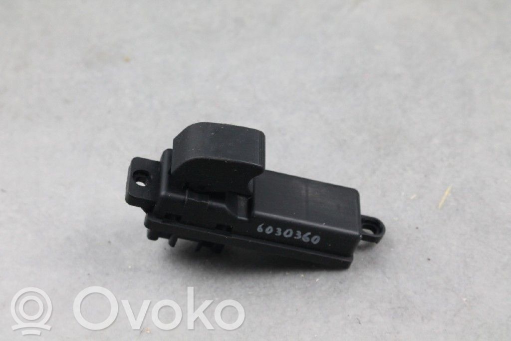 Przyciski szyb   D65166370