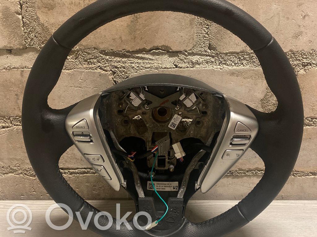 Nissan Note (E11) Steering wheel column trim 