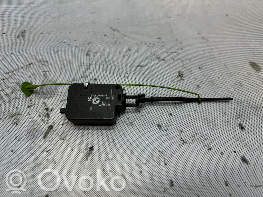 Fuel tank cap lock   6987634