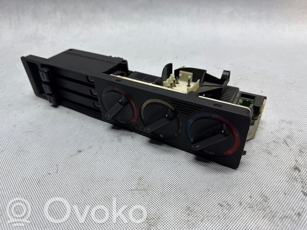BMW 5 E34 Climate control unit 