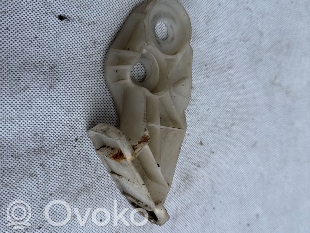 Priekšpusē bampera turētājs   8195296