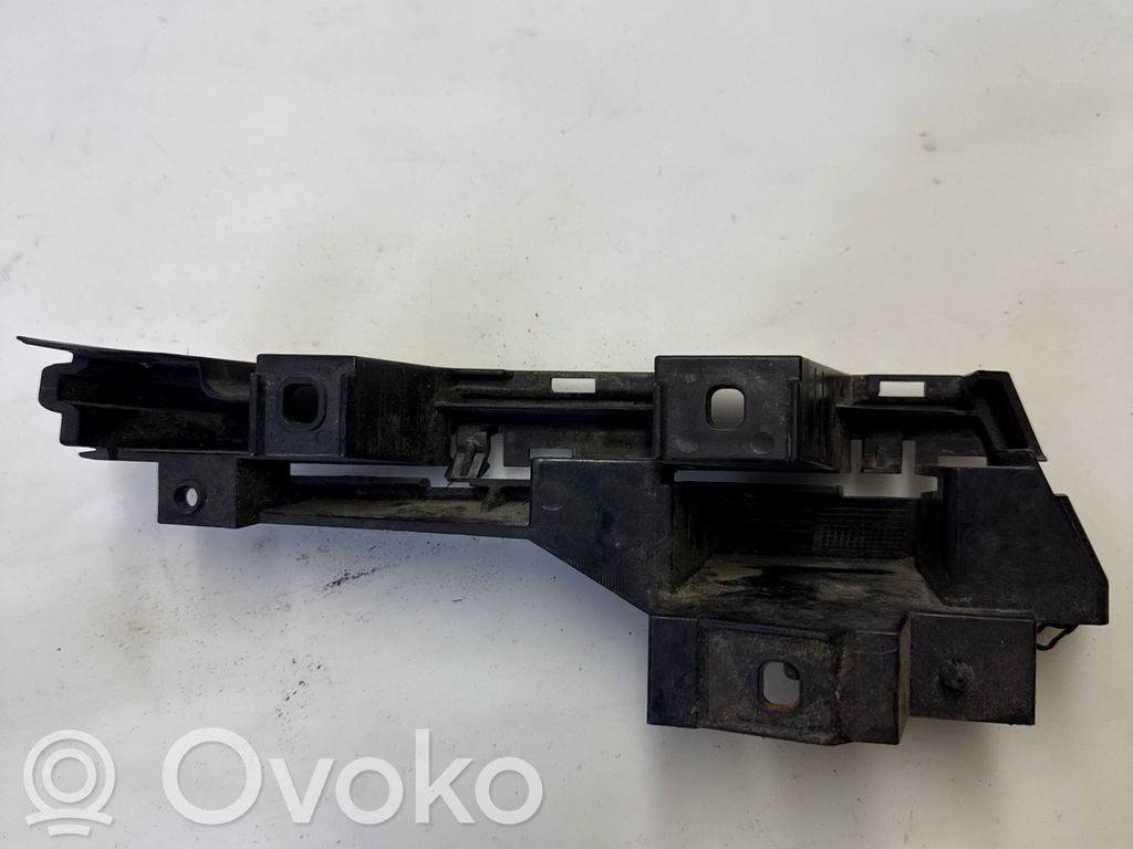 Rear bumper mounting bracket   7006824