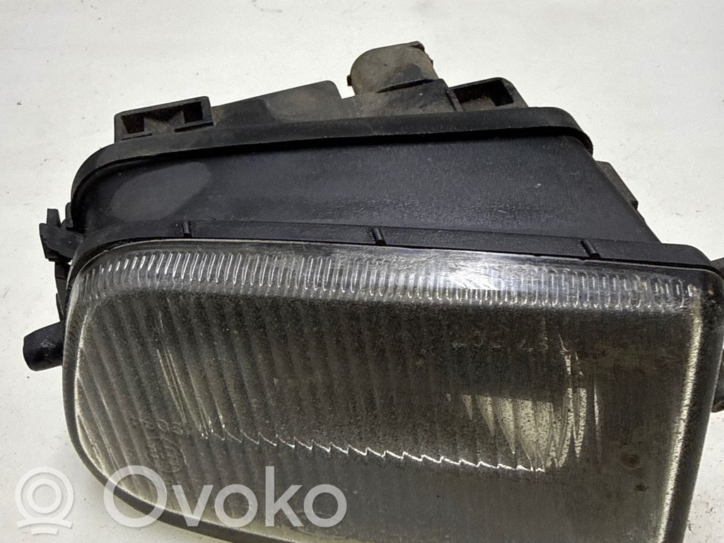 Miglas lukturis priekšā   8377941