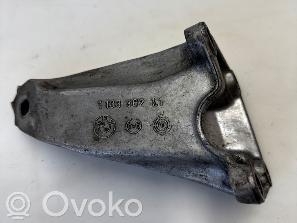 BMW 5 E34 Engine mounting bracket 