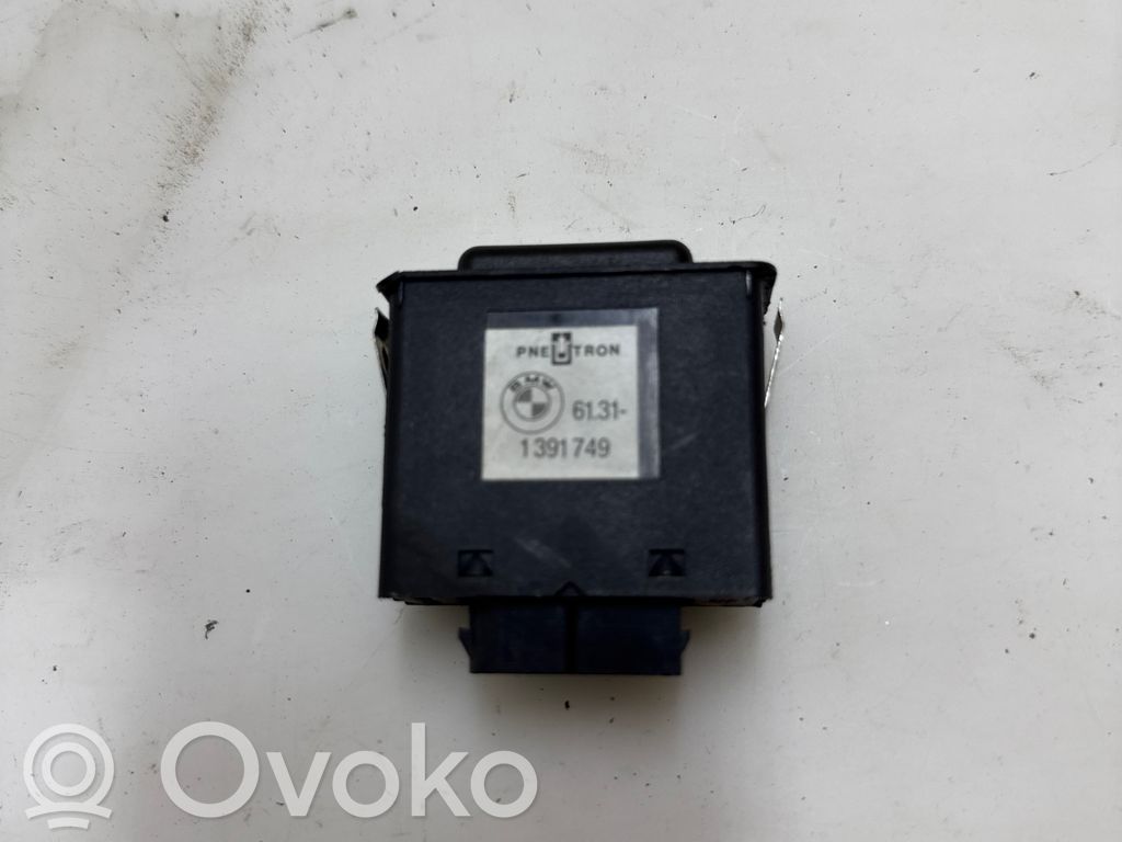 BMW 5 E34 Windscreen/window heater switch 