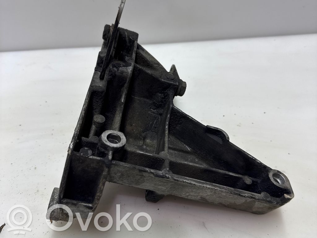 BMW 5 E34 Generator/alternator bracket 