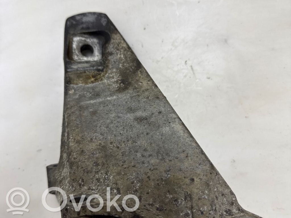 Engine mounting bracket   6754615
