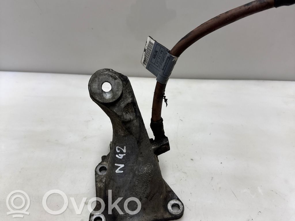 BMW 3 E46 Engine mounting bracket 