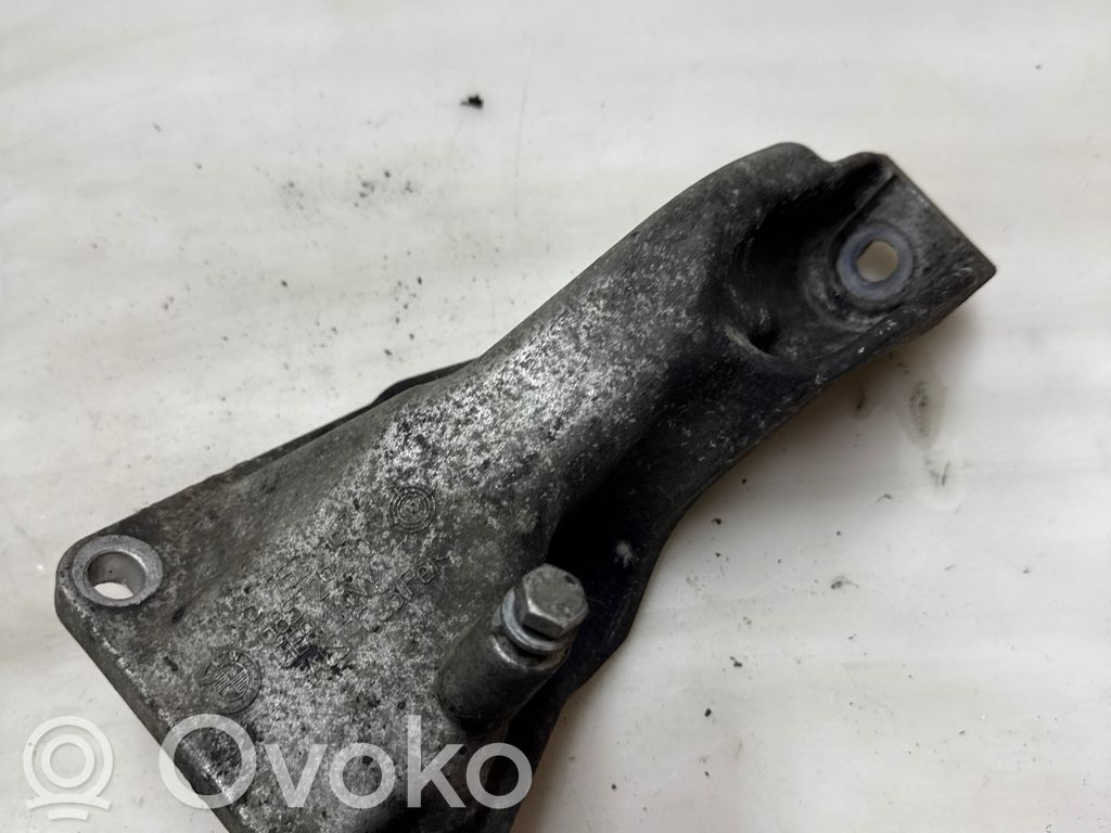 BMW 3 E46 Engine mounting bracket 