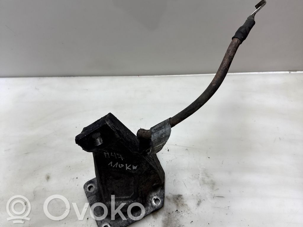 BMW 3 E46 Engine mounting bracket 