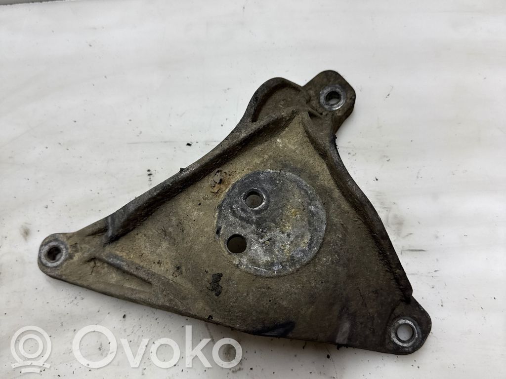 BMW 5 E39 Engine mounting bracket 