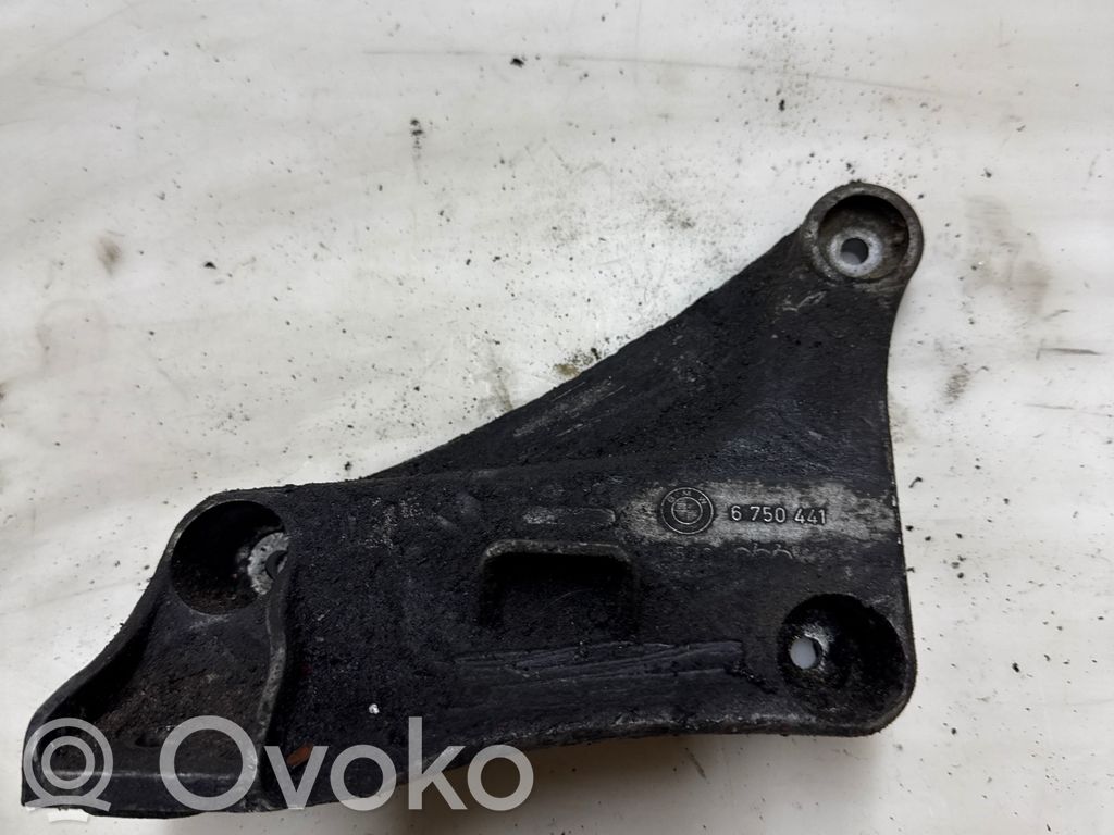 BMW 5 E39 Engine mounting bracket 