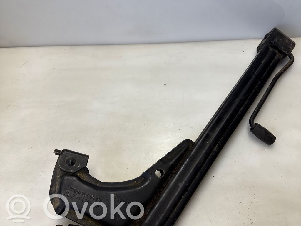 BMW 5 E34 Domkrats 