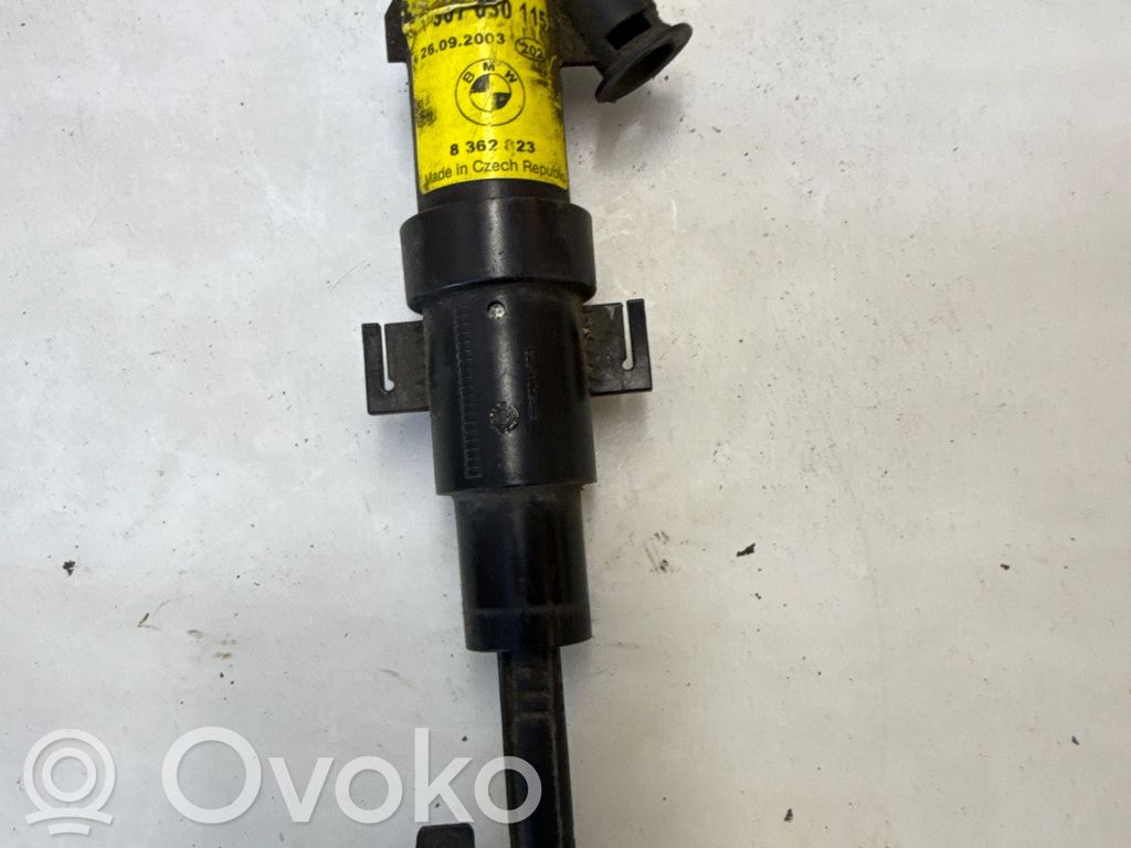 BMW 3 E46 Headlight washer spray nozzle 