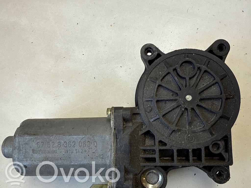 BMW 3 E46 Motor del regulador de la ventanilla de la puerta delantera 