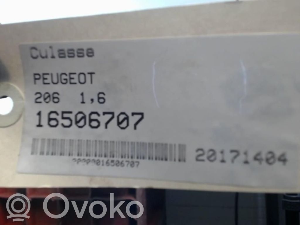 Peugeot 206 Engine head 
