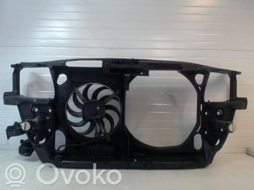 Audi A4 S4 B5 8D Radiatoru paneļa augšējā daļa (televizors) 