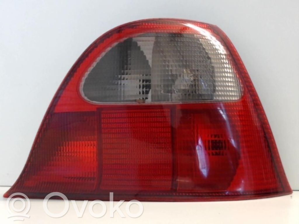 Rover 214 - 216 - 220 Aizmugurējais lukturis virsbūvē 