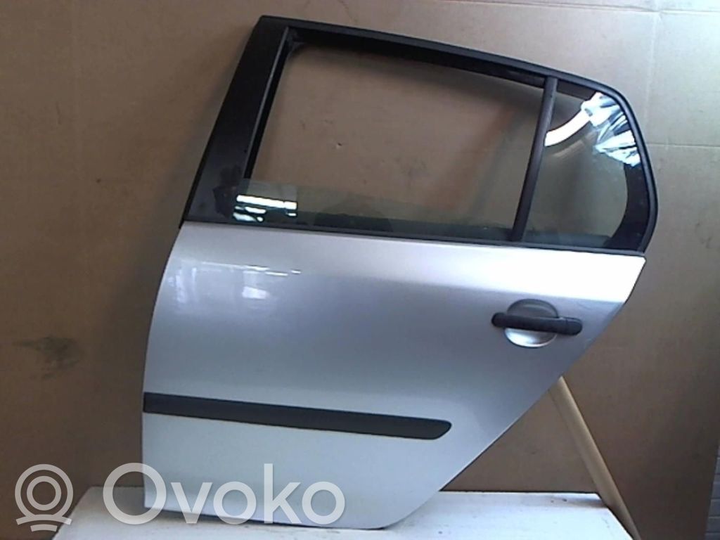 Volkswagen Golf V Puerta trasera 