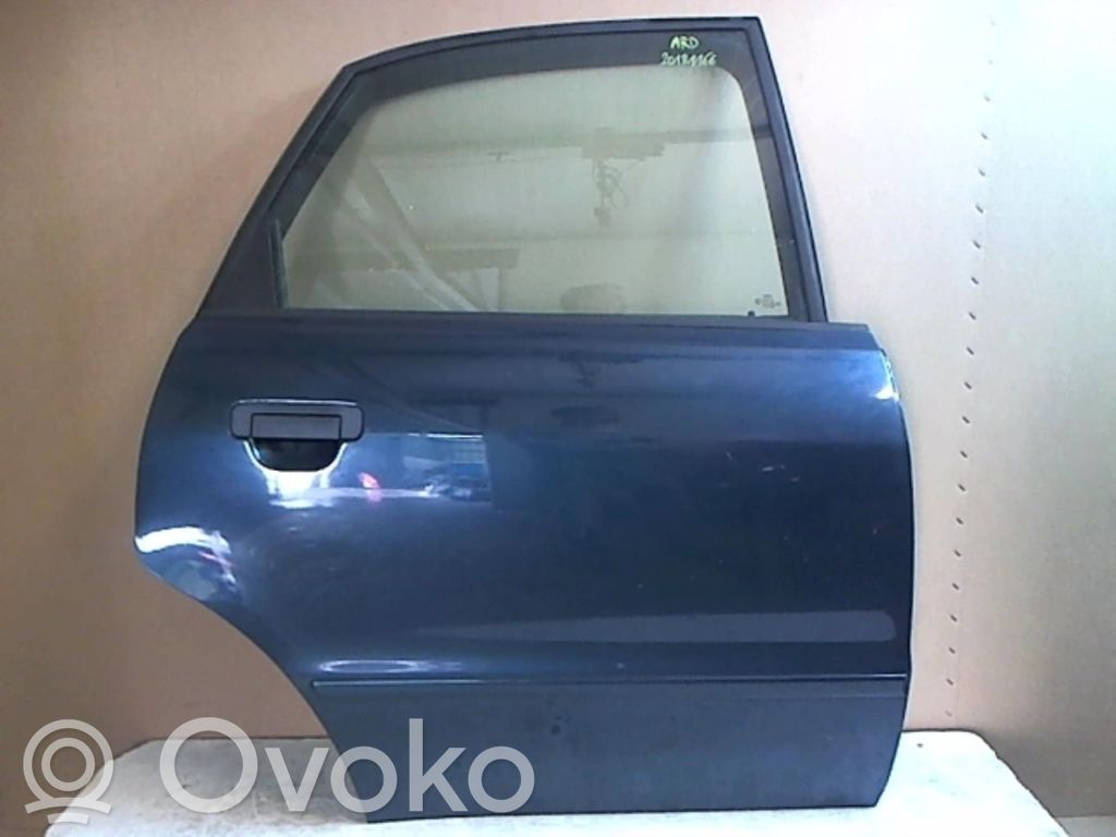 Puerta trasera   8D0833052