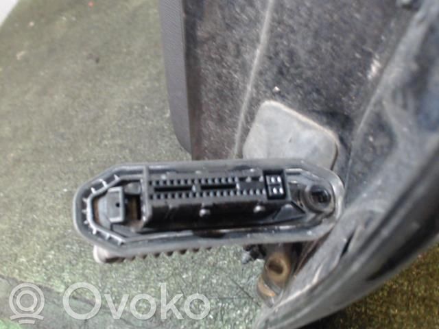Aizmugurējās durvis   41525A2A383