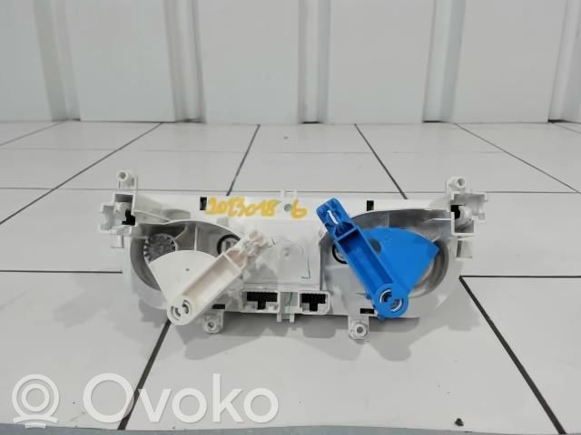 Renault Clio IV Panel klimatyzacji 