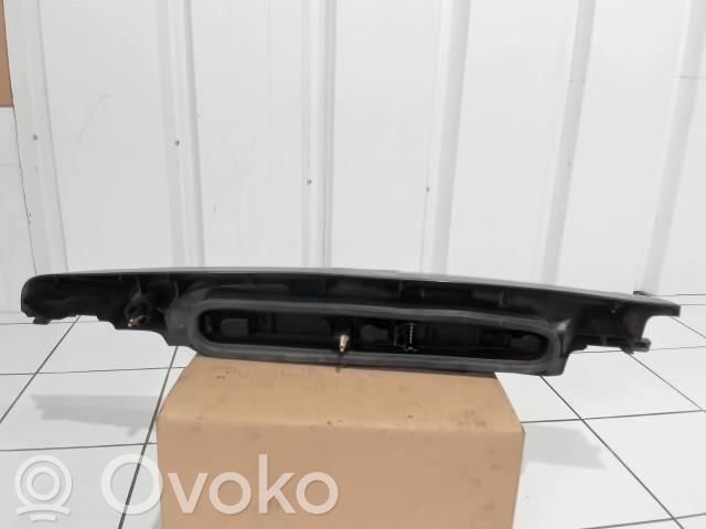 Renault Kangoo I Aizmugurējais lukturis virsbūvē 