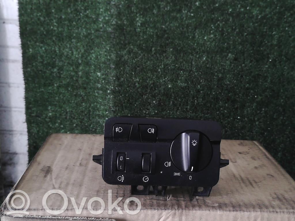 Light switch   61318363668