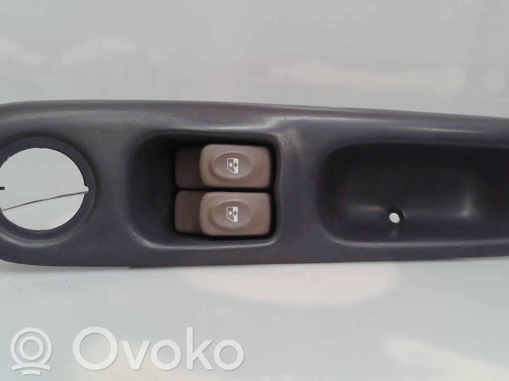 Renault Twingo I Przyciski szyb 