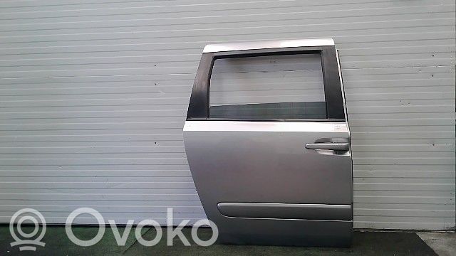 KIA Carnival Puerta trasera 