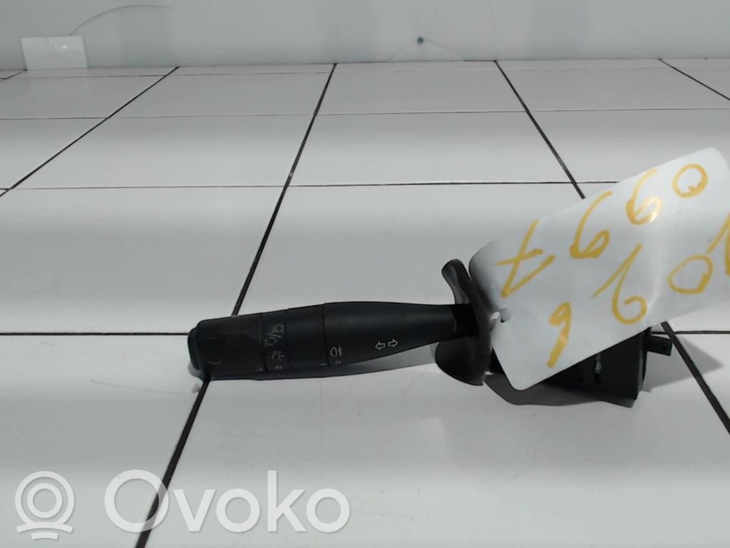 Citroen Berlingo Manetă semnalizator 