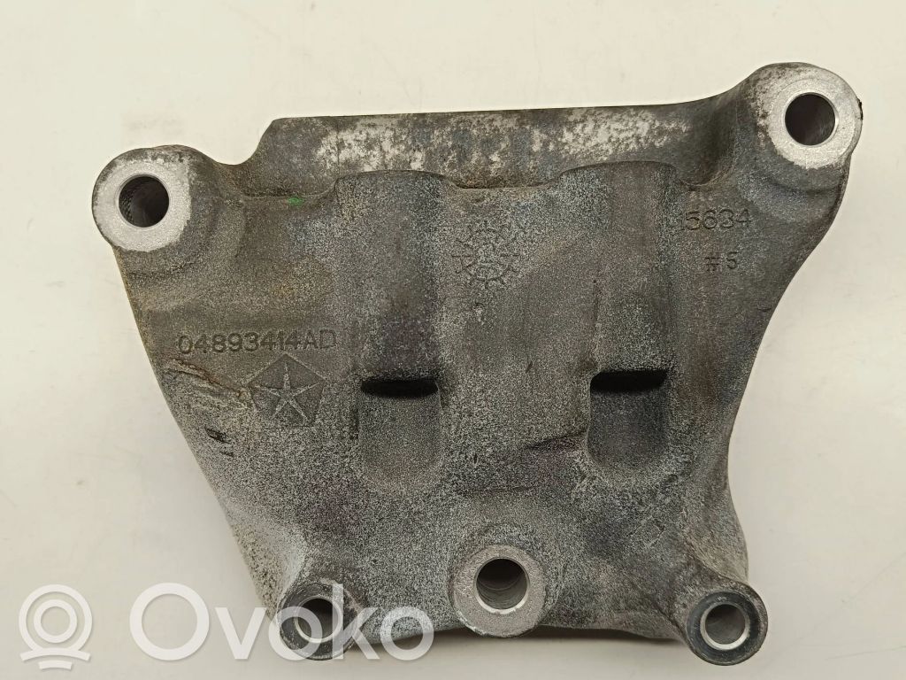 Chrysler Pacifica Engine mounting bracket 