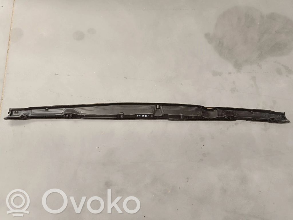 Chrysler Pacifica Windshield trim 