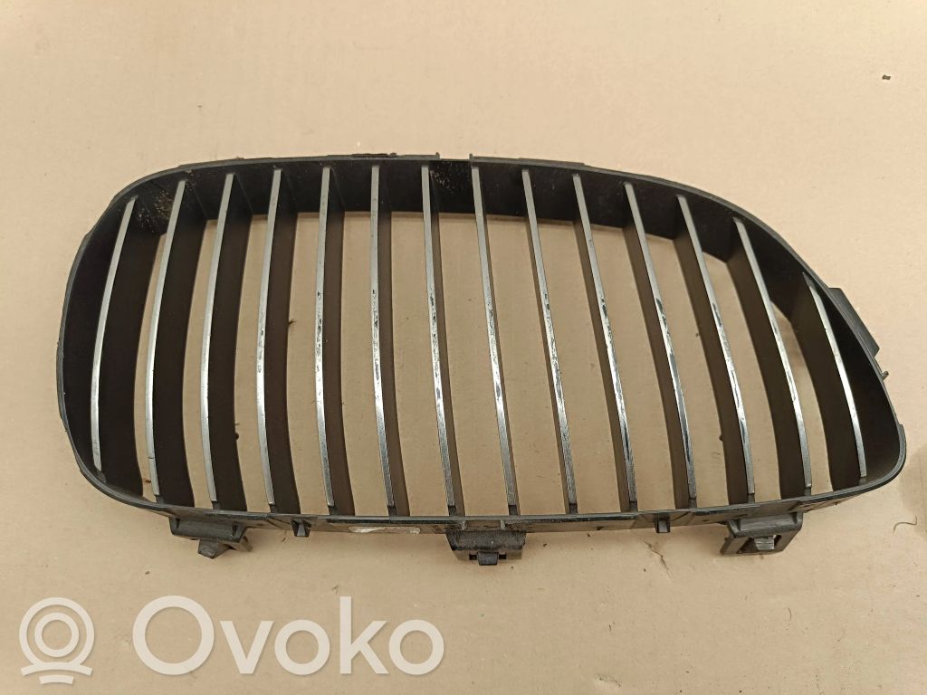 BMW 3 E92 E93 Grotelės viršutinės 