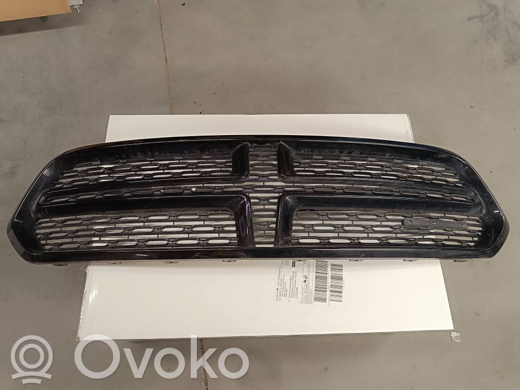 Dodge Durango III Maskownica / Grill / Atrapa górna chłodnicy 