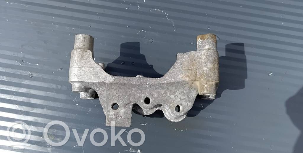 Opel Astra K Engine mounting bracket 