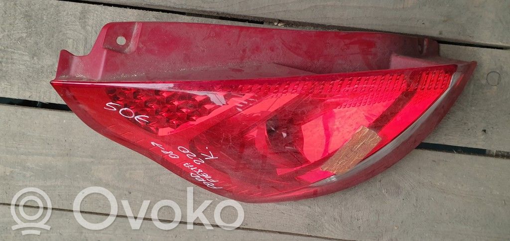 Rear/tail lights   8A6113405A