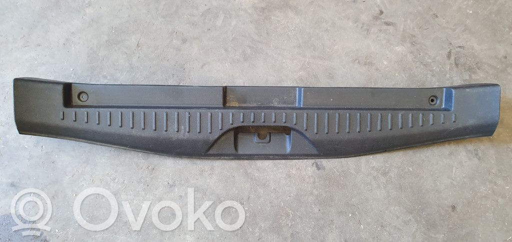 Cache serrure de hayon/coffre arrière   AV11R40352ABW